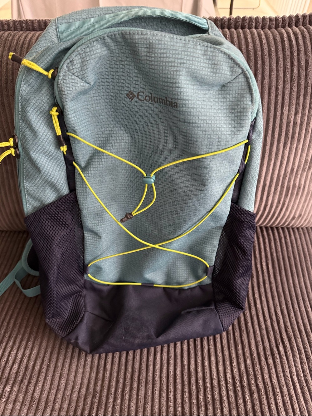 Columbia Men's Teal and Black Backpack with Yellow Bungee